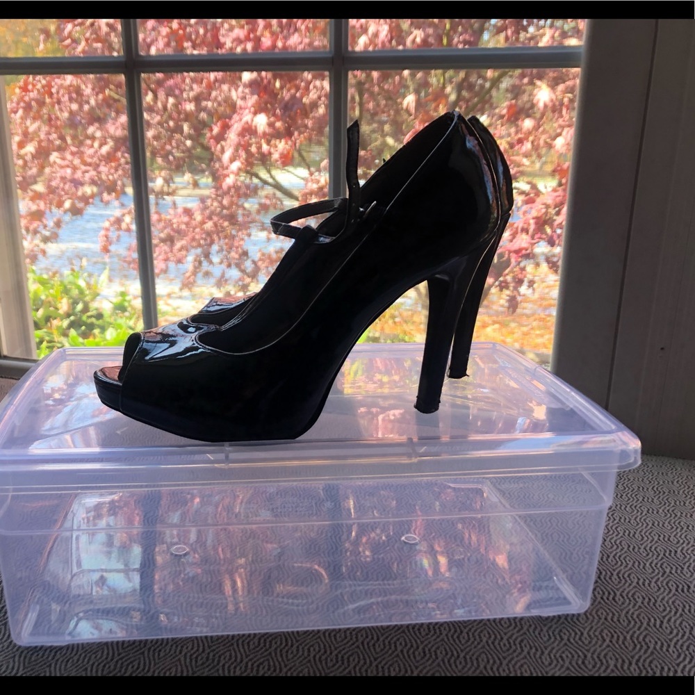 T strap Black patent peep toe.High heel and comfy!